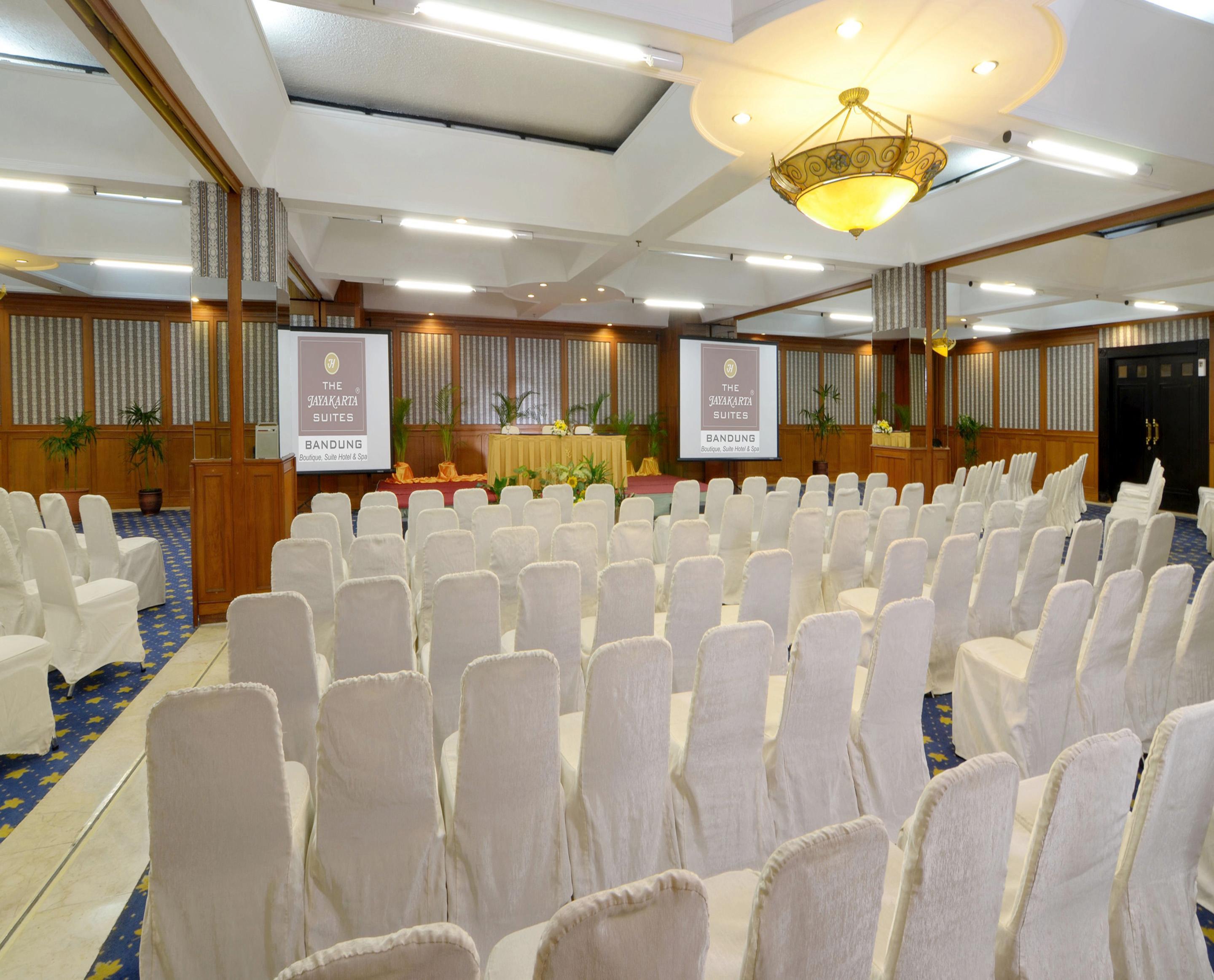 The Jayakarta Suites בנדונג מראה חיצוני תמונה